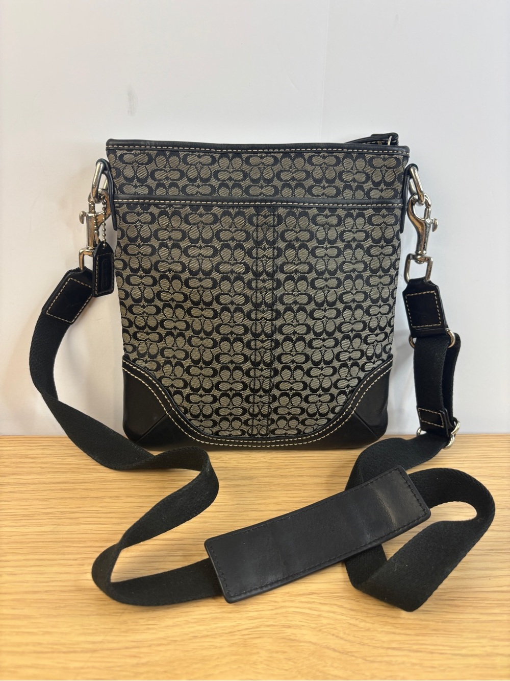 Y2K Coach Signature Small Swingpack Crossbody‎ LIKE NEW!!
